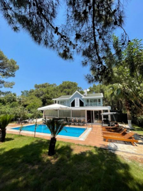 Villa Adnan with Pool & AC & Garden For Family Reunion
